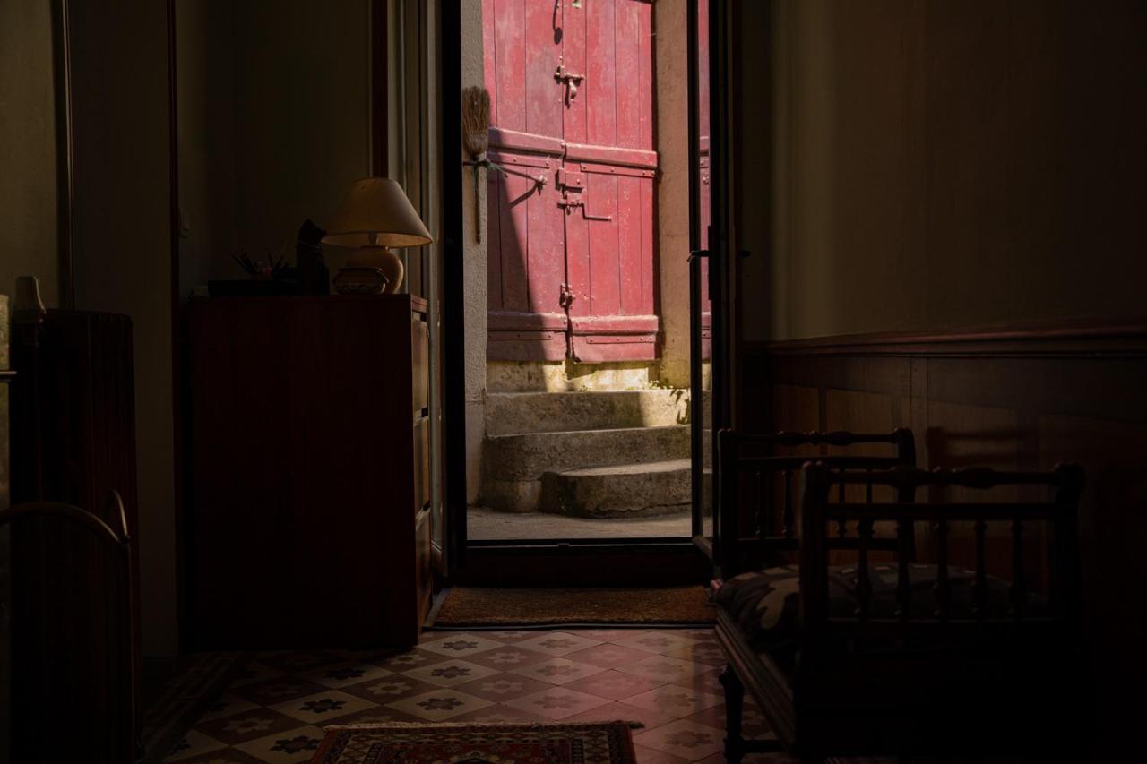 L'Escapade Place Voltaire Vermenton Екстериор снимка