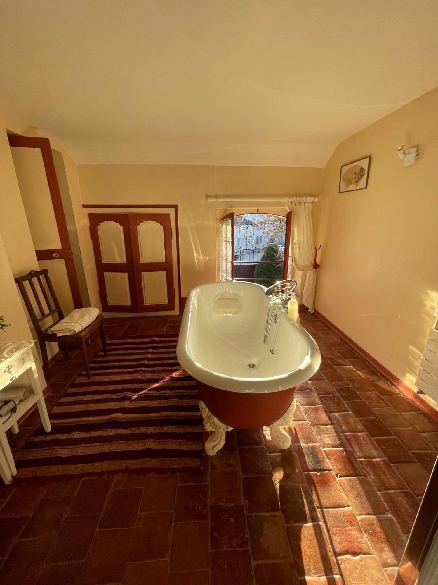 L'Escapade Place Voltaire Vermenton Екстериор снимка