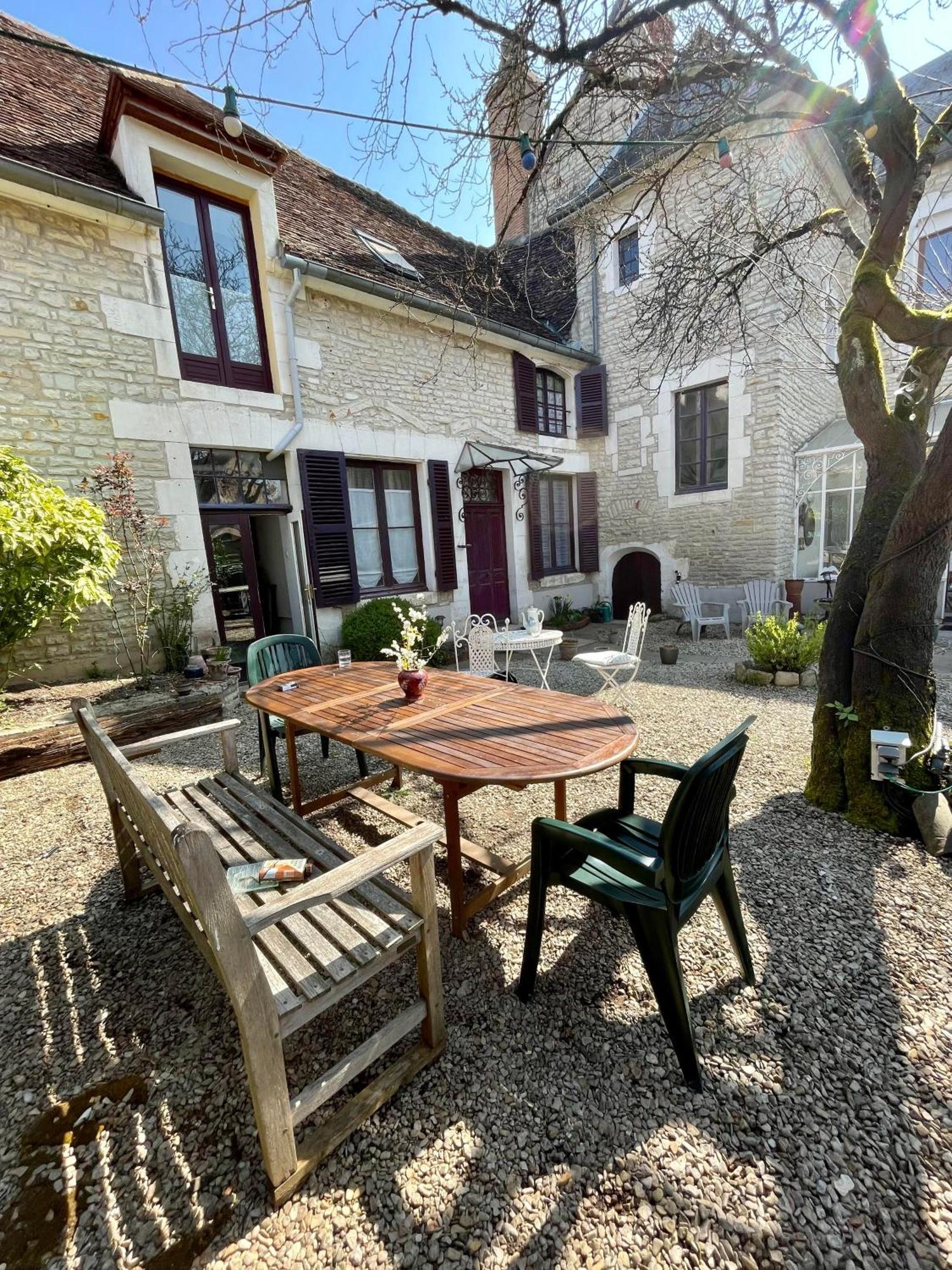 L'Escapade Place Voltaire Vermenton Екстериор снимка