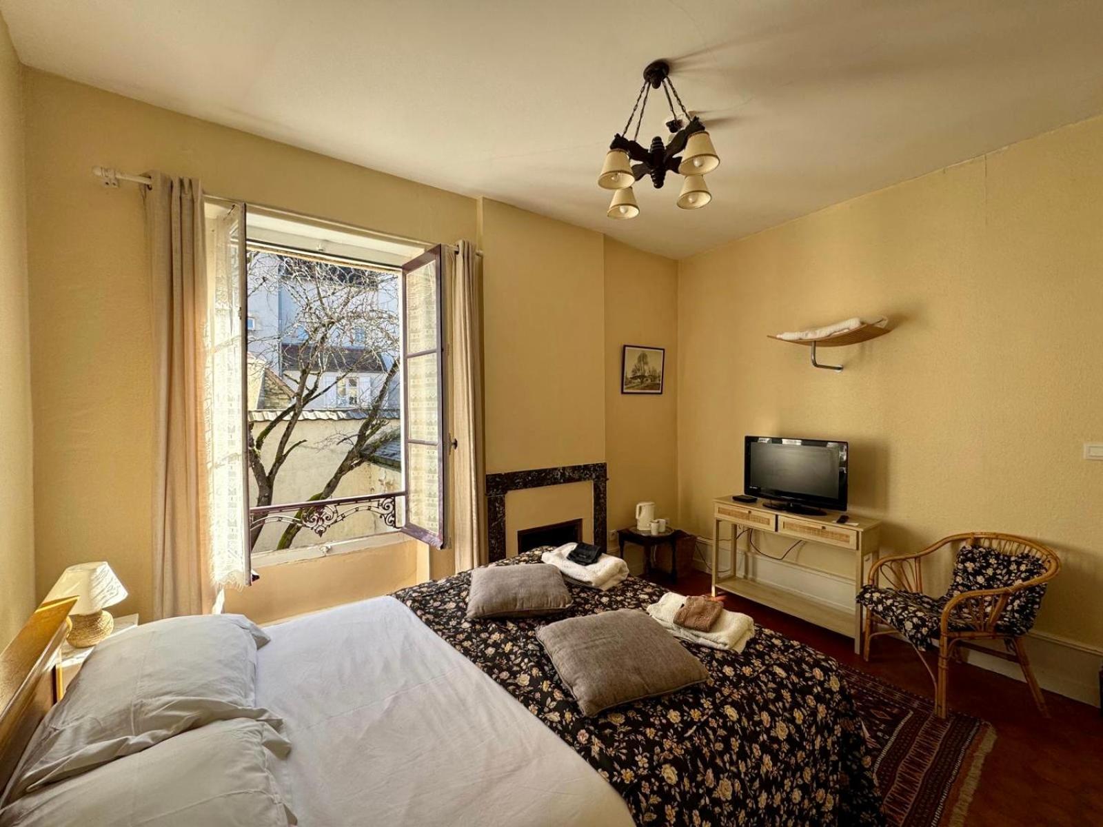 L'Escapade Place Voltaire Vermenton Стая снимка