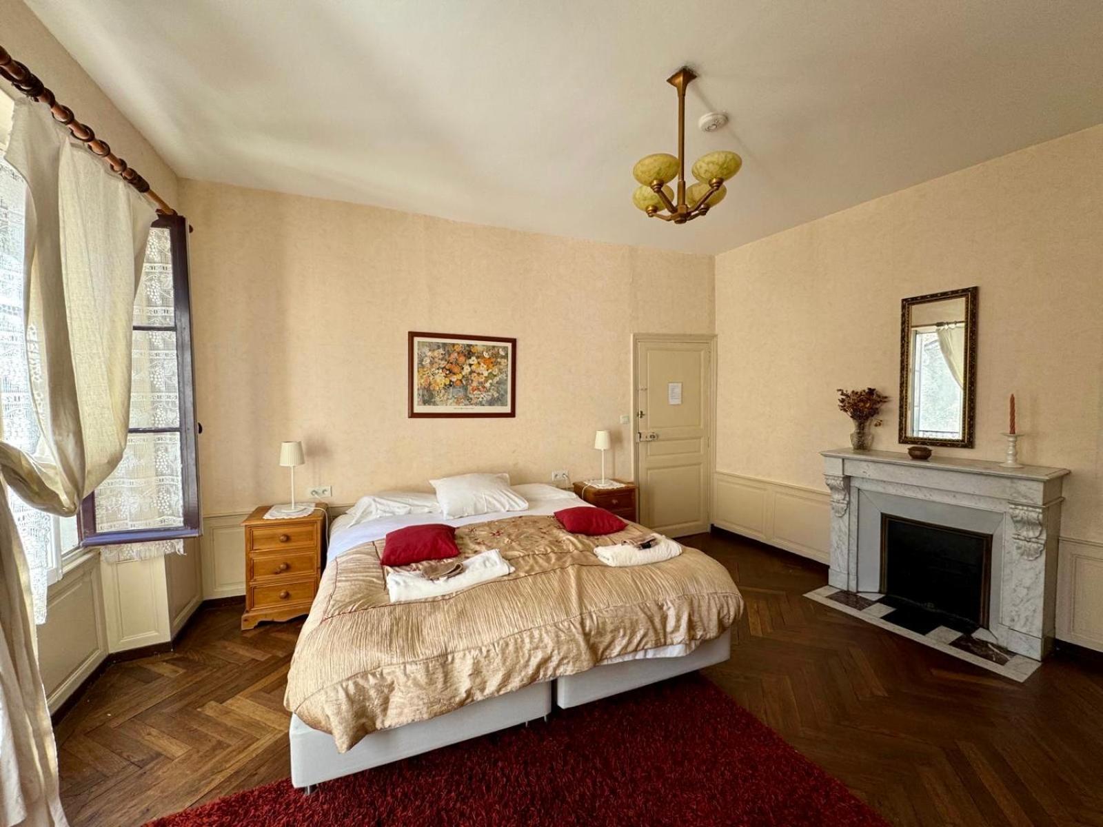 L'Escapade Place Voltaire Vermenton Стая снимка