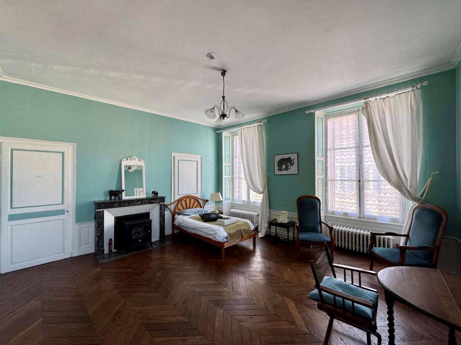 L'Escapade Place Voltaire Vermenton Стая снимка
