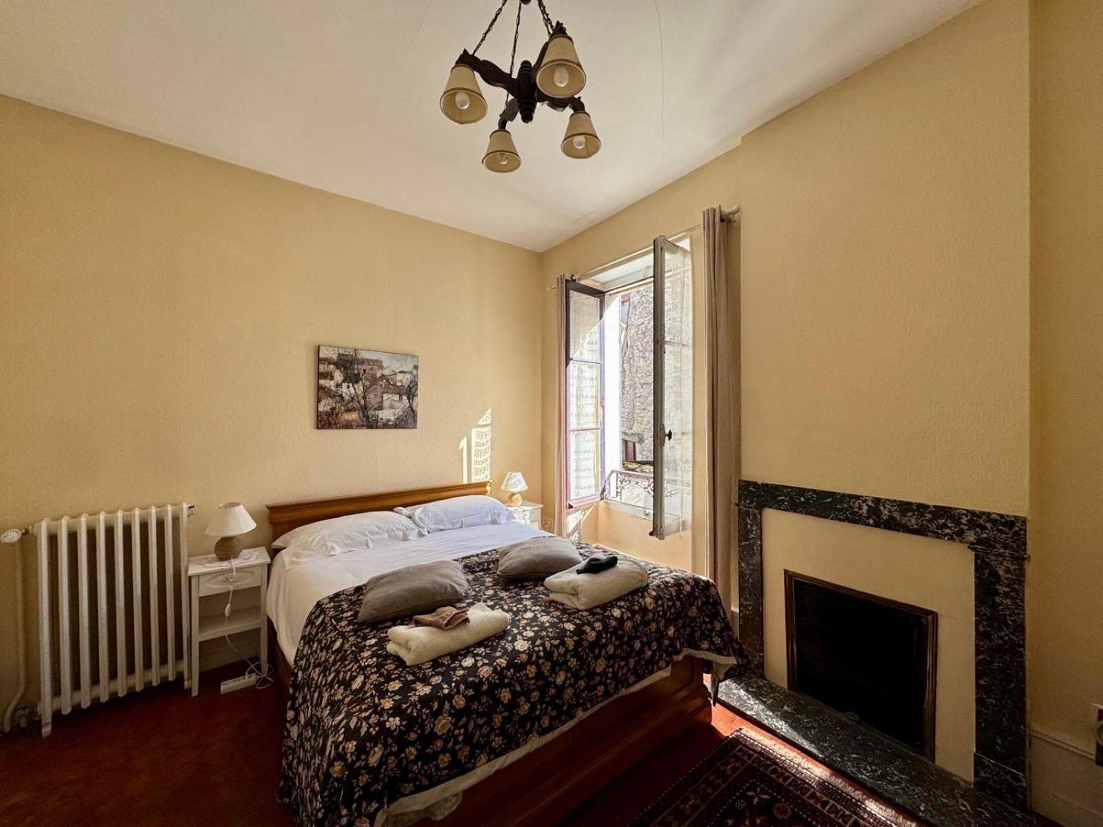 L'Escapade Place Voltaire Vermenton Стая снимка