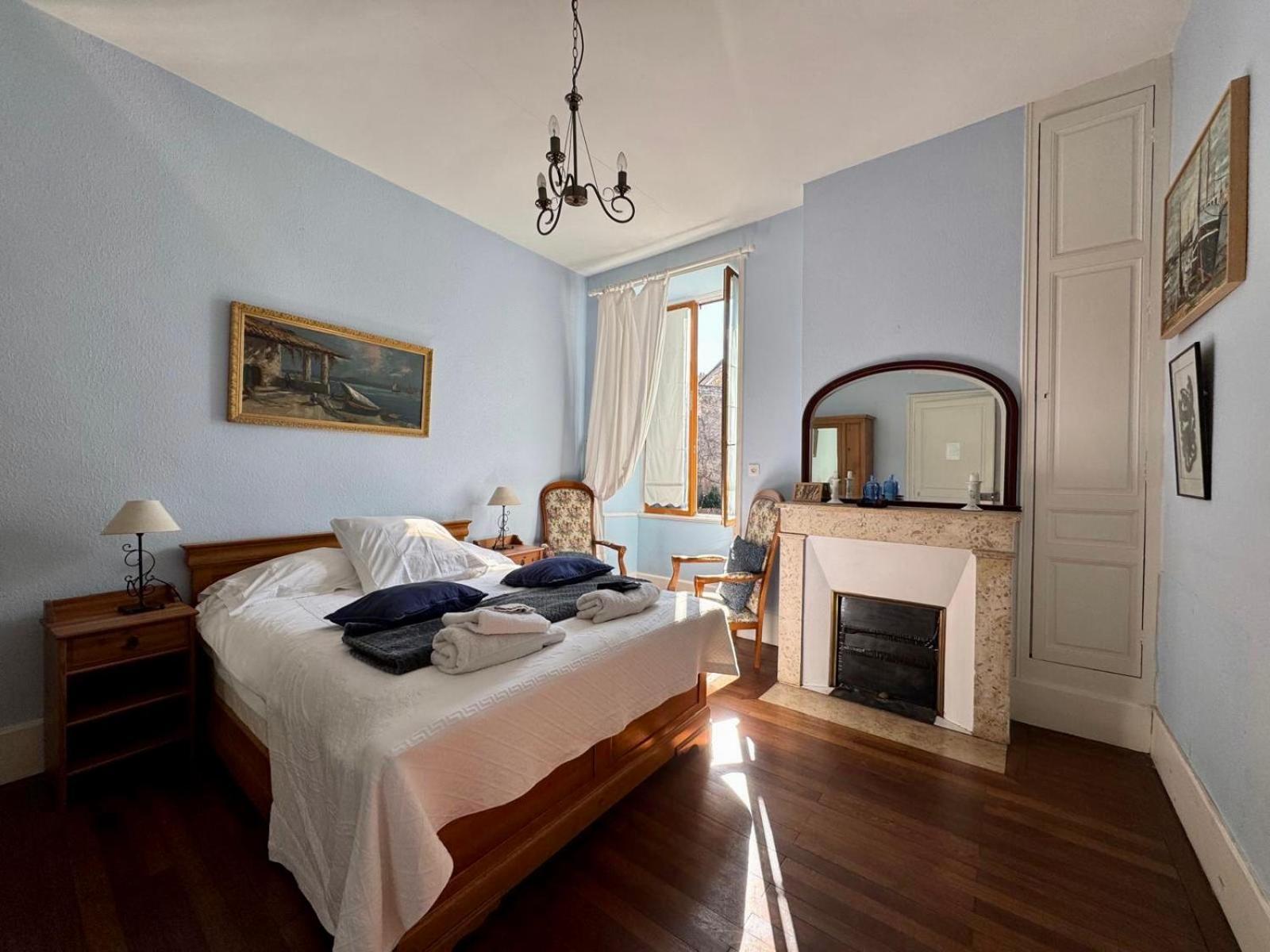 L'Escapade Place Voltaire Vermenton Стая снимка