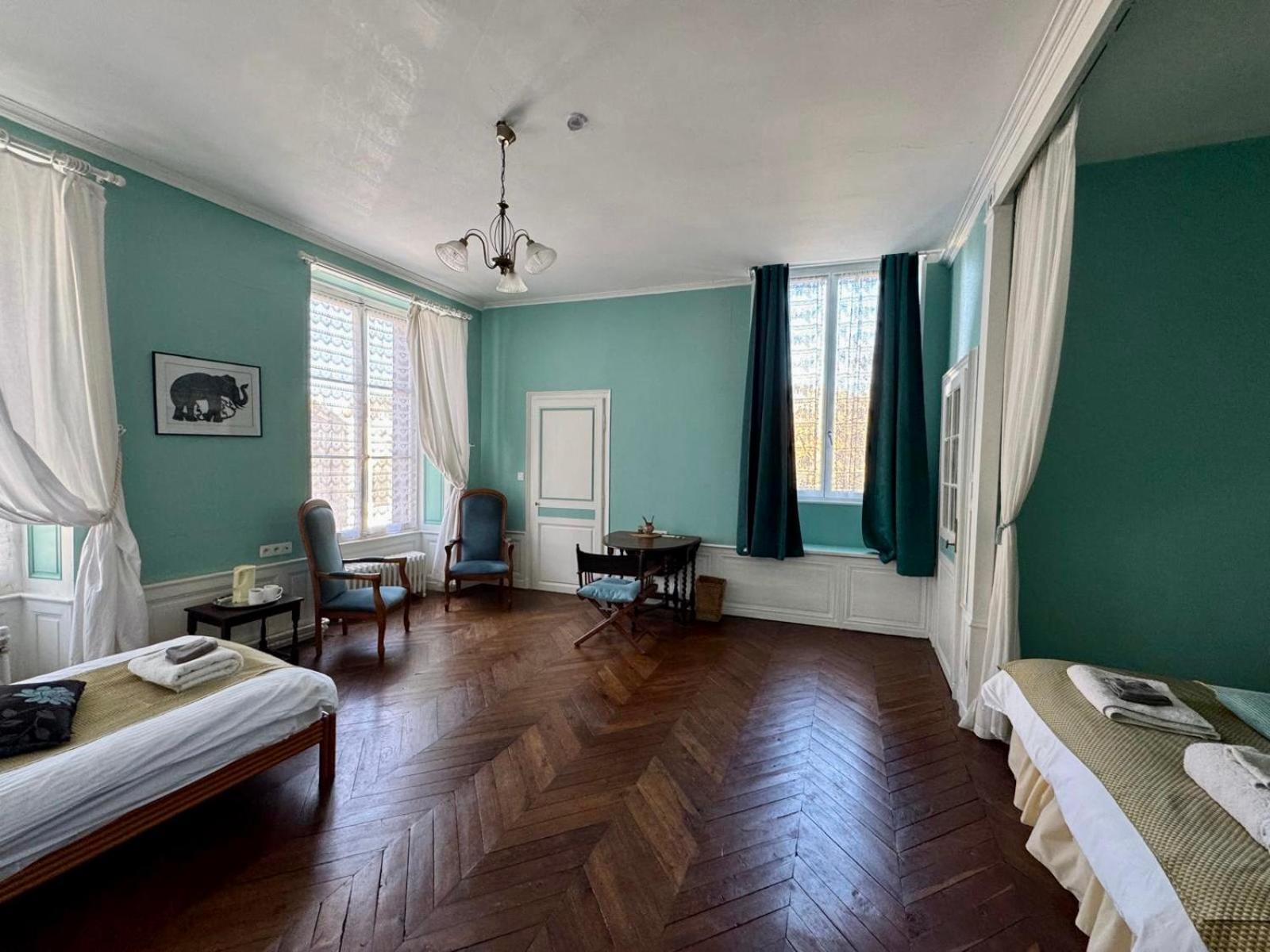 L'Escapade Place Voltaire Vermenton Стая снимка